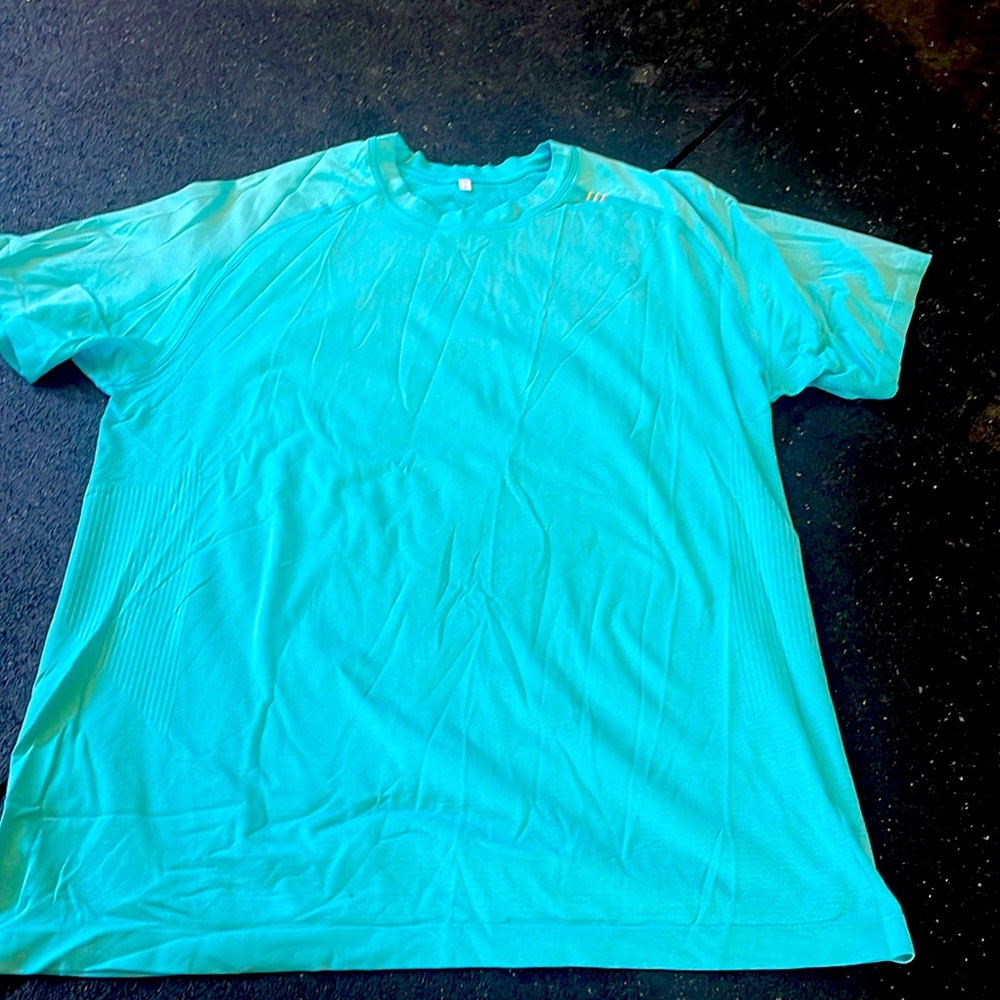 Men’s lululemon shirt